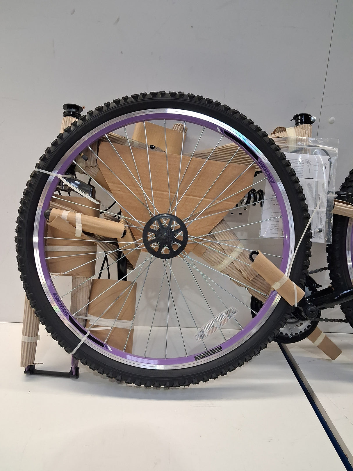 Boss Venom Womens 21-Speed Mountain Bike - Black/Purple - 18'' Medium Frame