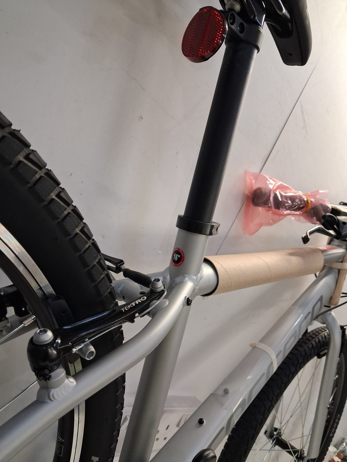 Carrera Parva Mens 14-Speed V-Brakes Age 14+ Hybrid Bike - Silver - Small