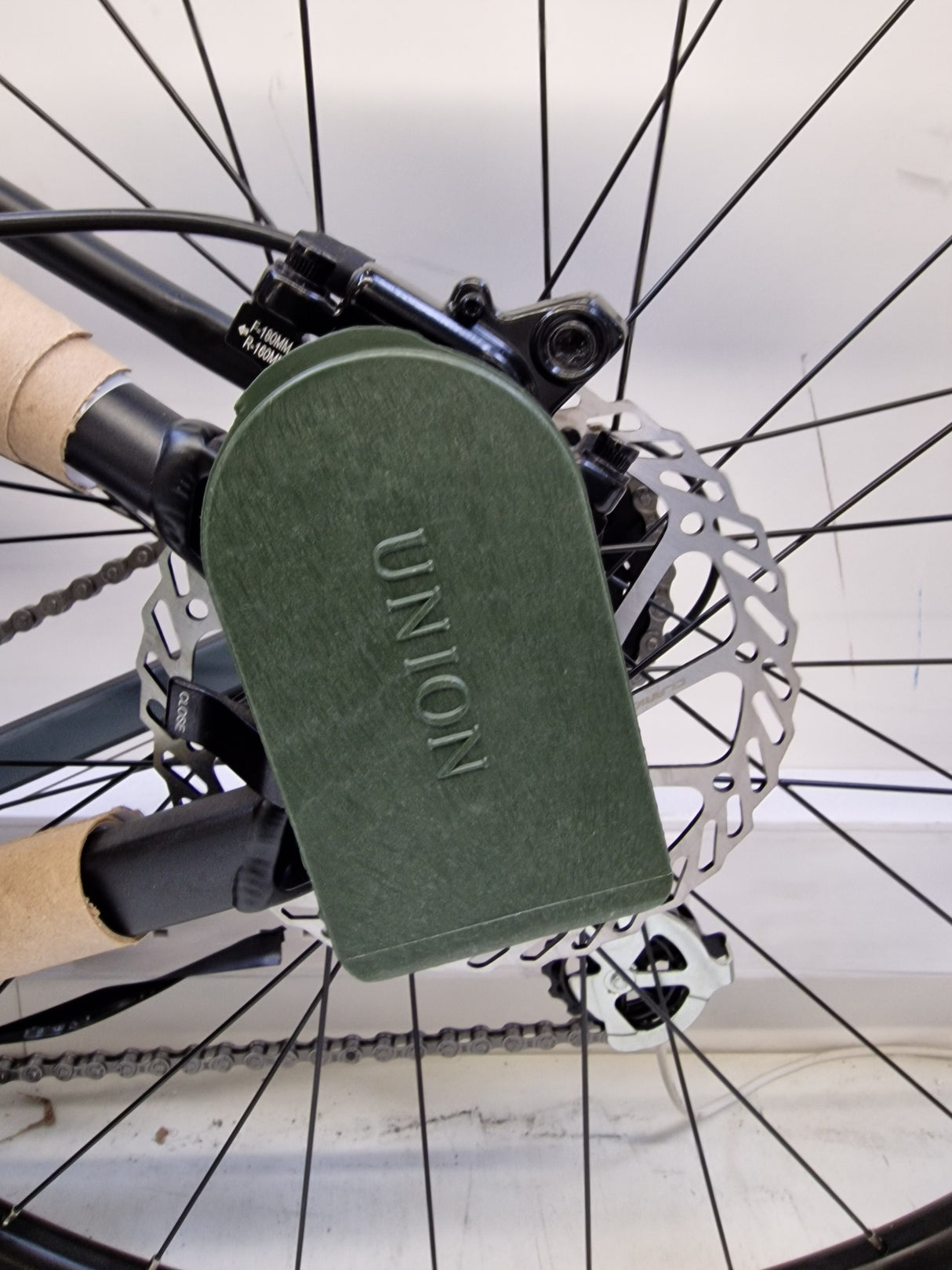 Carrera Hellcat Mens 16-Speed Hydraulic Mountain Bike - Black - Large 20''