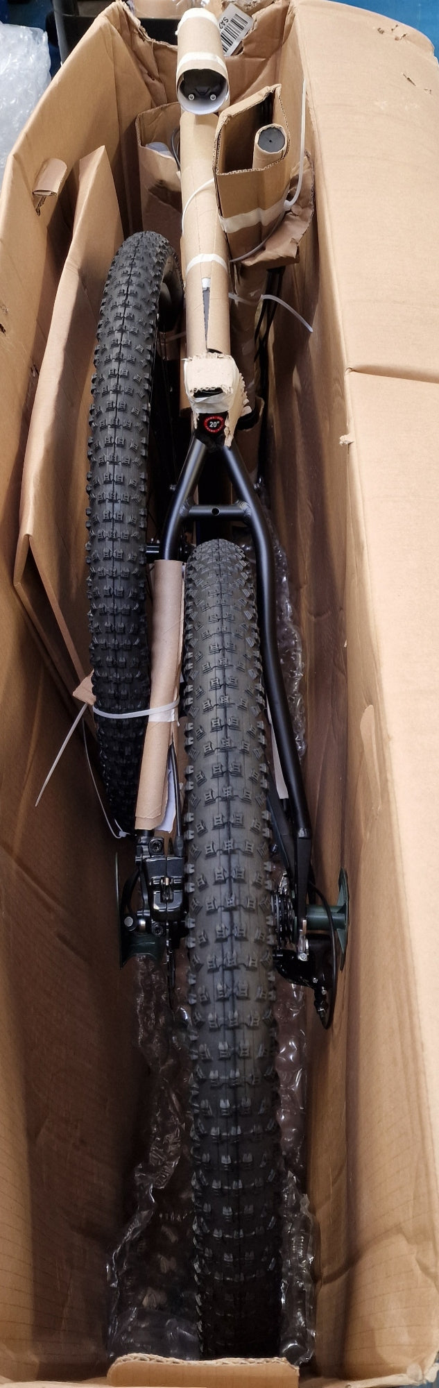 Carrera Hellcat Mens 16-Speed Hydraulic Mountain Bike - Black - Large 20''