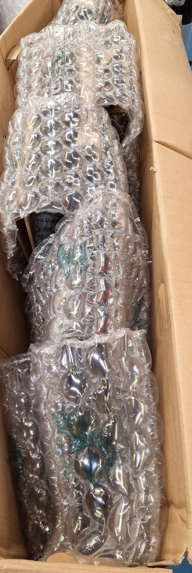 Carrera Hellcat Mens 16-Speed Hydraulic Mountain Bike - Black - Large 20''