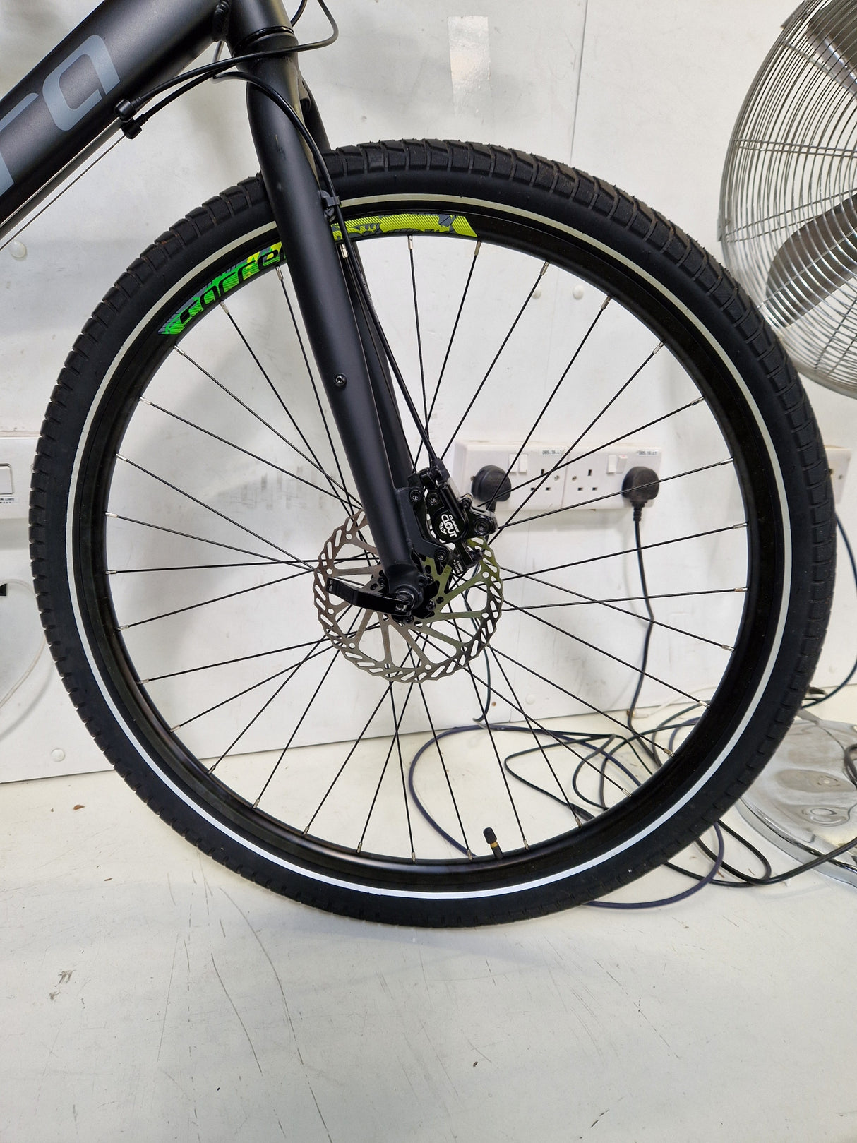 Carrera Subway 2 Men's 9-Speed Hydraulic Brakes Hybrid Bike Black Large 20''