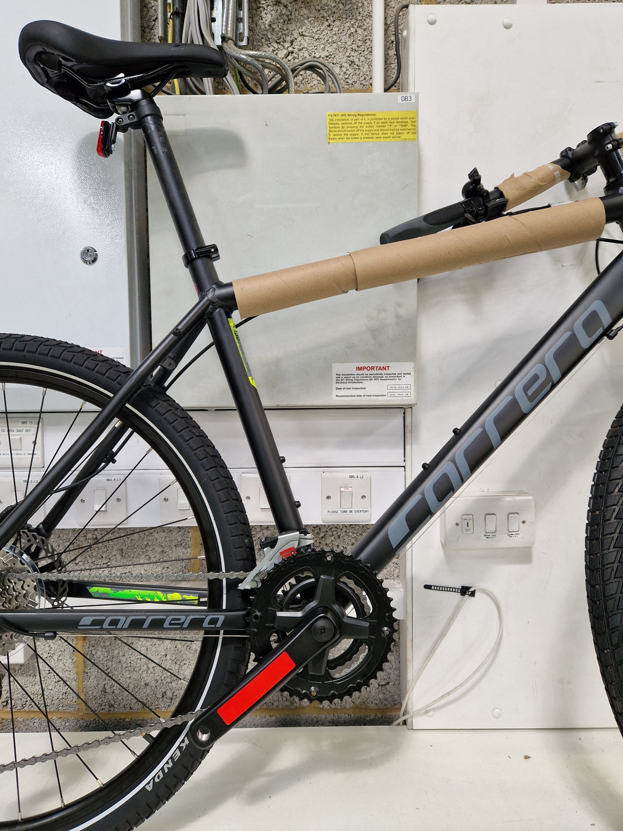 Carrera Subway 2 Men's 9-Speed Hydraulic Brakes Hybrid Bike Black Large 20''