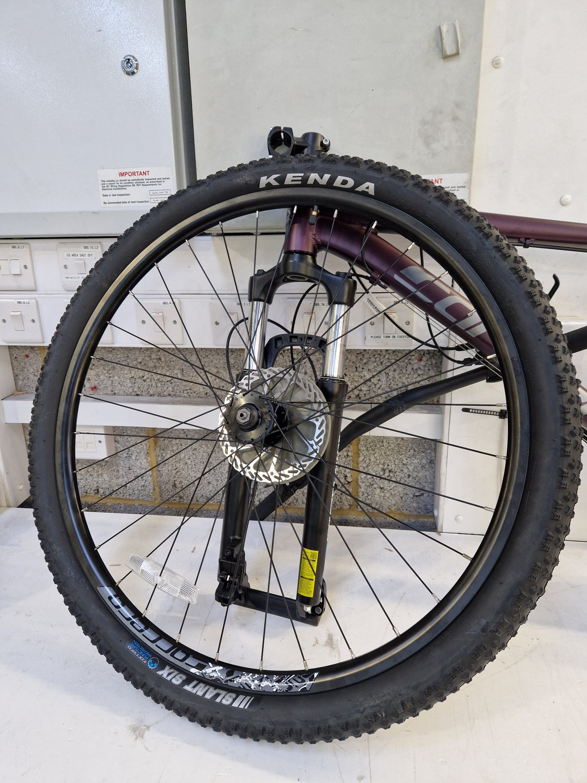 Carrera Hellcat Women's 16-Gears Mountain Bike - 18" Medium Frame - Purple