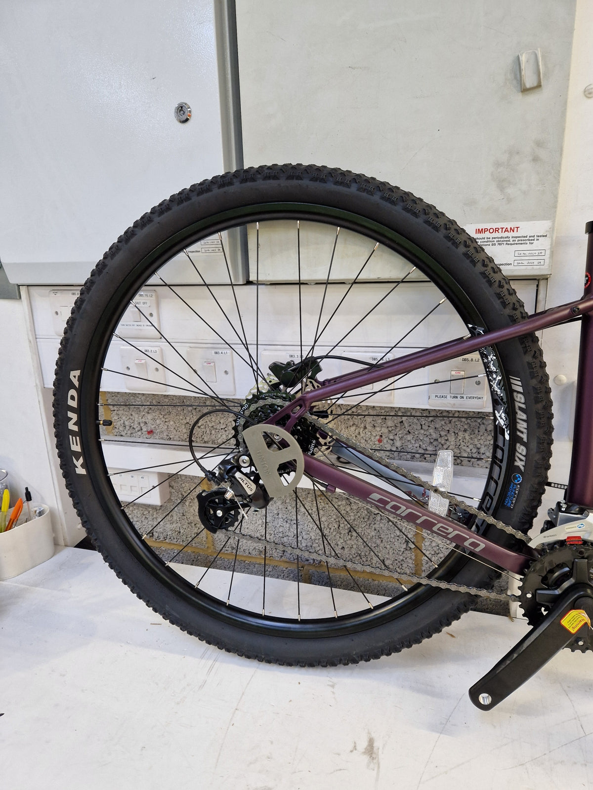 Carrera Hellcat Women's 16-Gears Mountain Bike - 18" Medium Frame - Purple