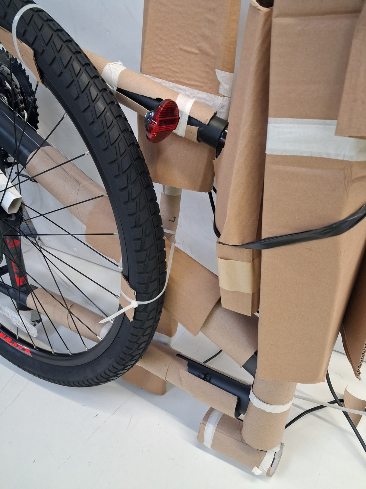 Carrera Subway 1 Mens 16-Speed Disc Brakes Hybrid Bike - Grey - Medium 18''