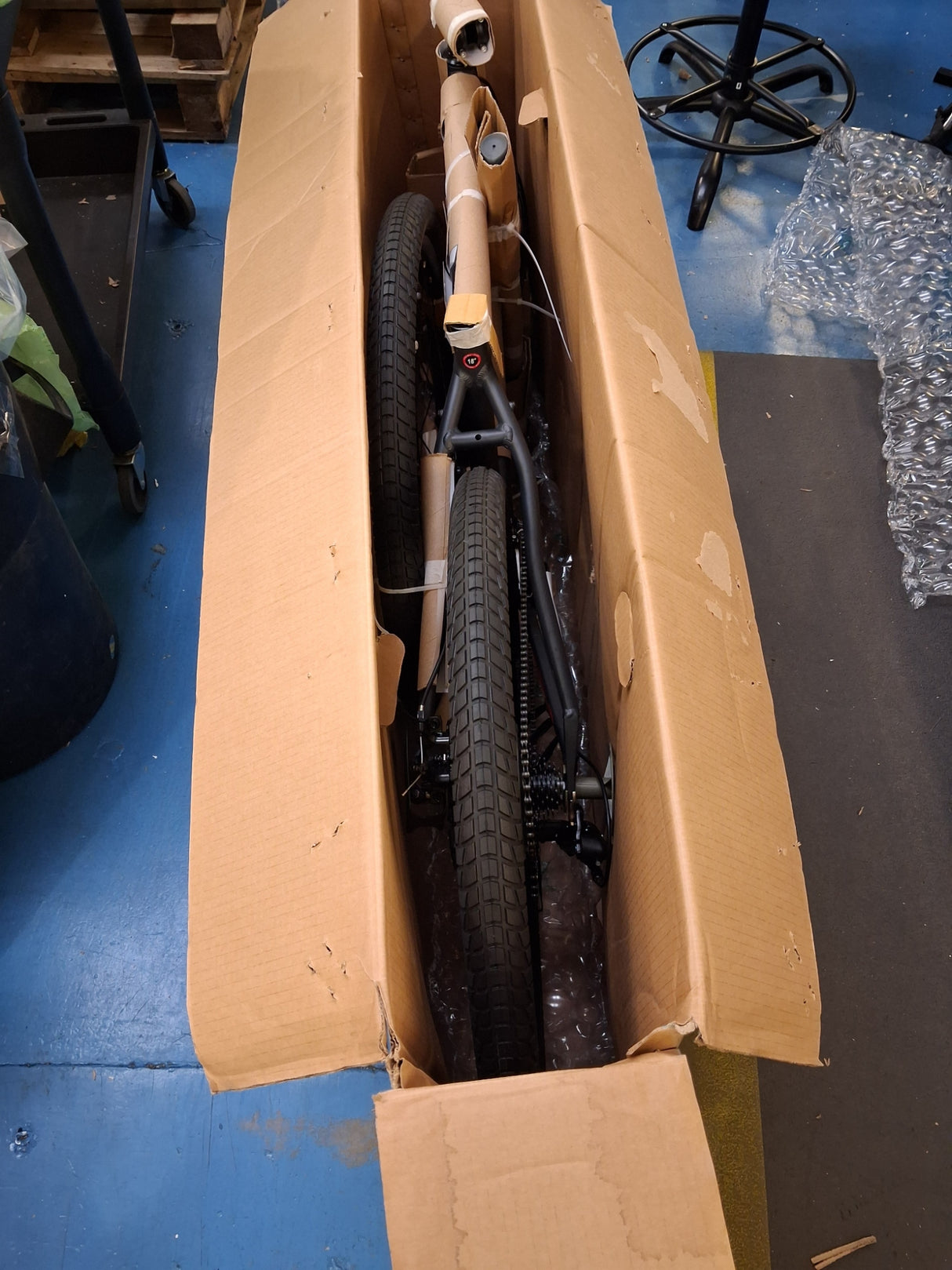 Carrera Subway 1 Mens 16-Speed Disc Brakes Hybrid Bike - Grey - Medium 18''