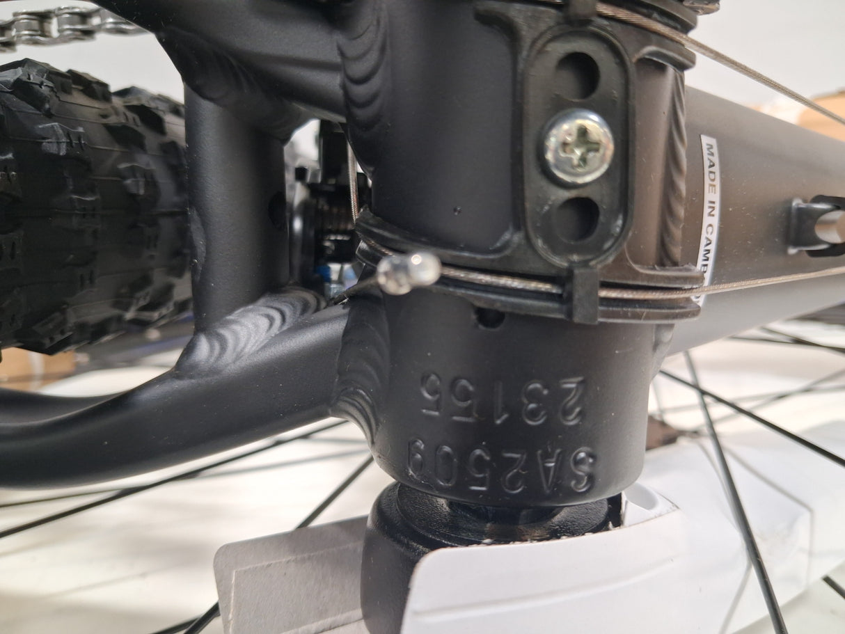 Carrera Hellcat Mens 16 Speed Disc Brakes Mountain Bike - Black 20in Large