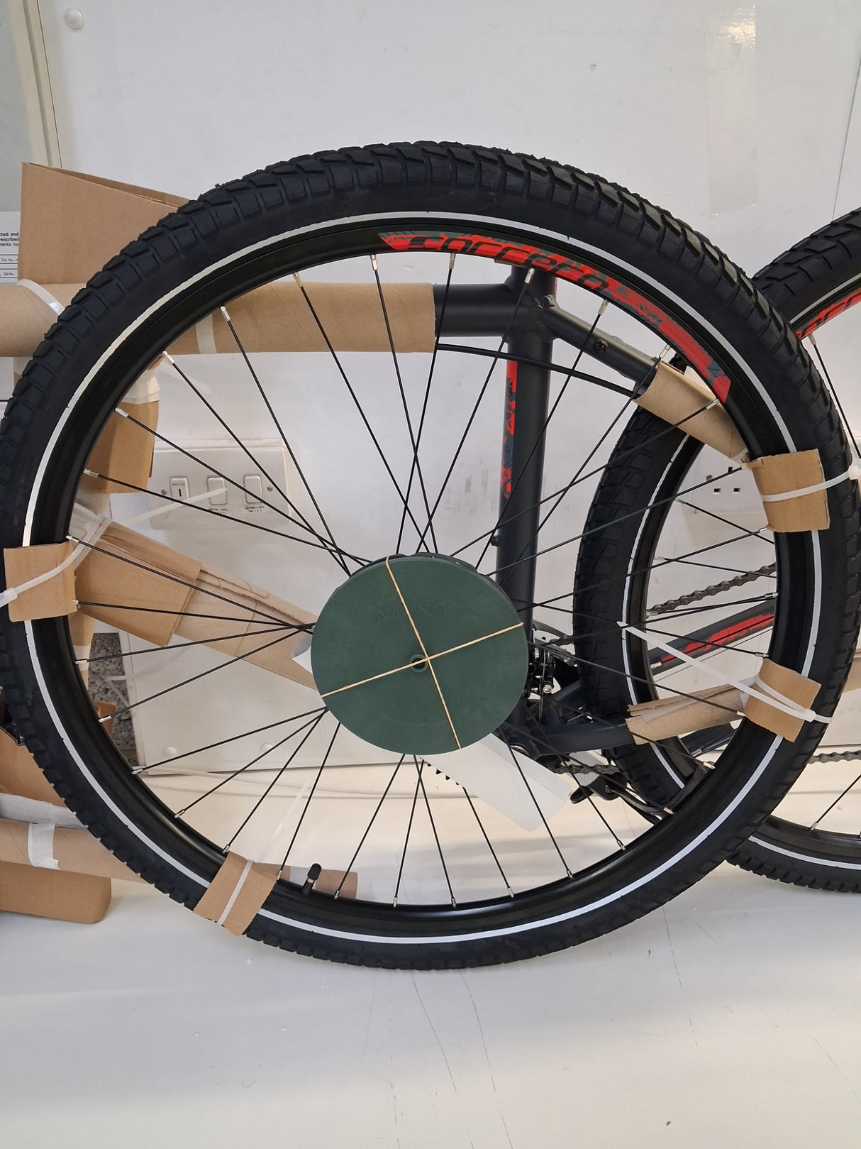 Carrera Subway 1 Mens 16 Speed Disc Brakes Hybrid Bike - Grey - Medium 18''