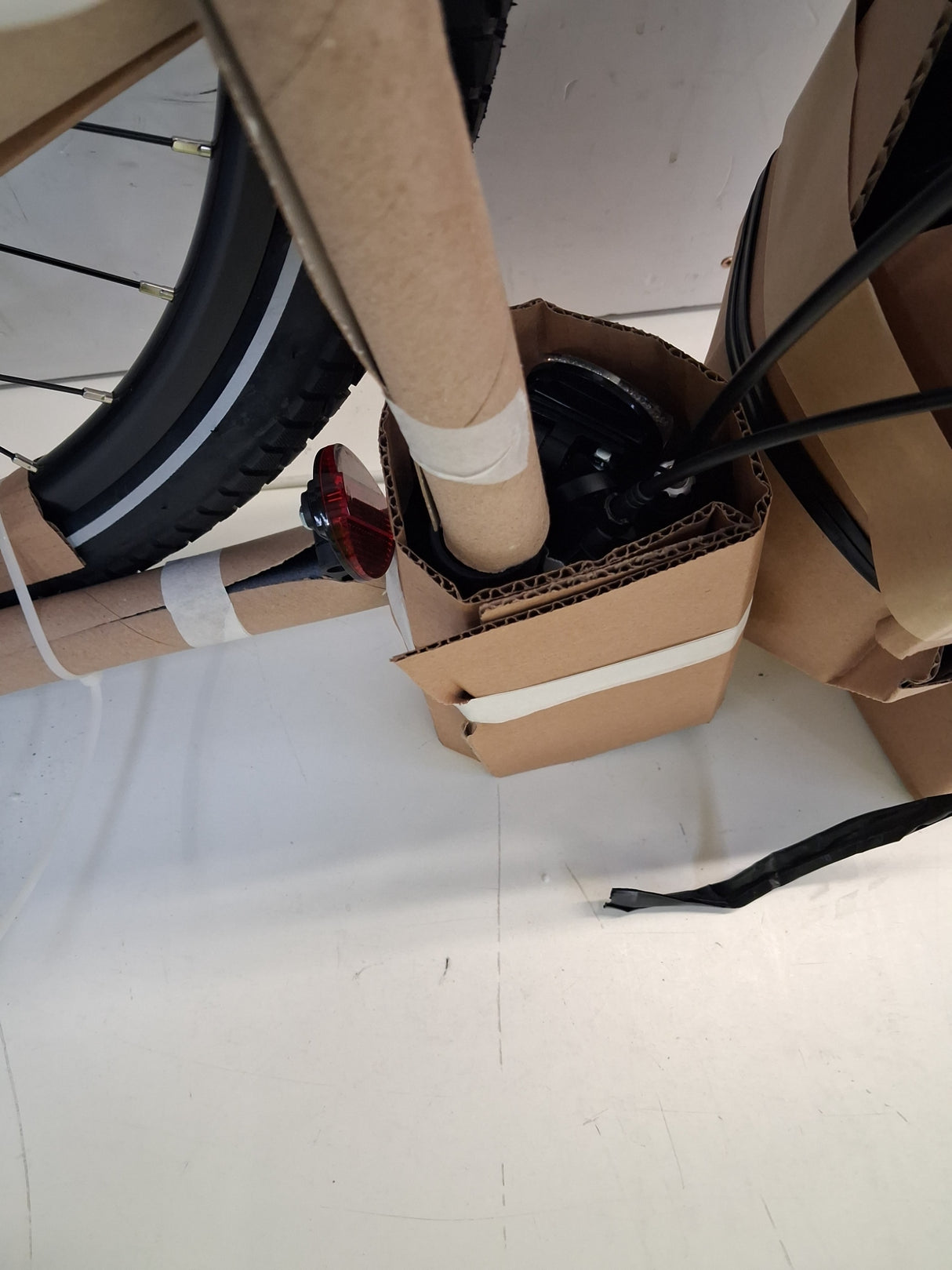 Carrera Subway 1 Mens 16 Speed Disc Brakes Hybrid Bike - Grey - Medium 18''