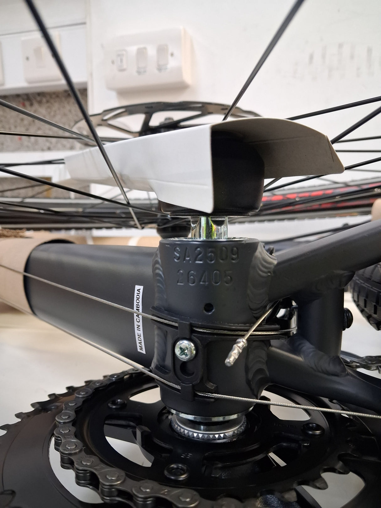 Carrera Subway 1 Mens 16 Speed Disc Brakes Hybrid Bike - Grey - Medium 18''