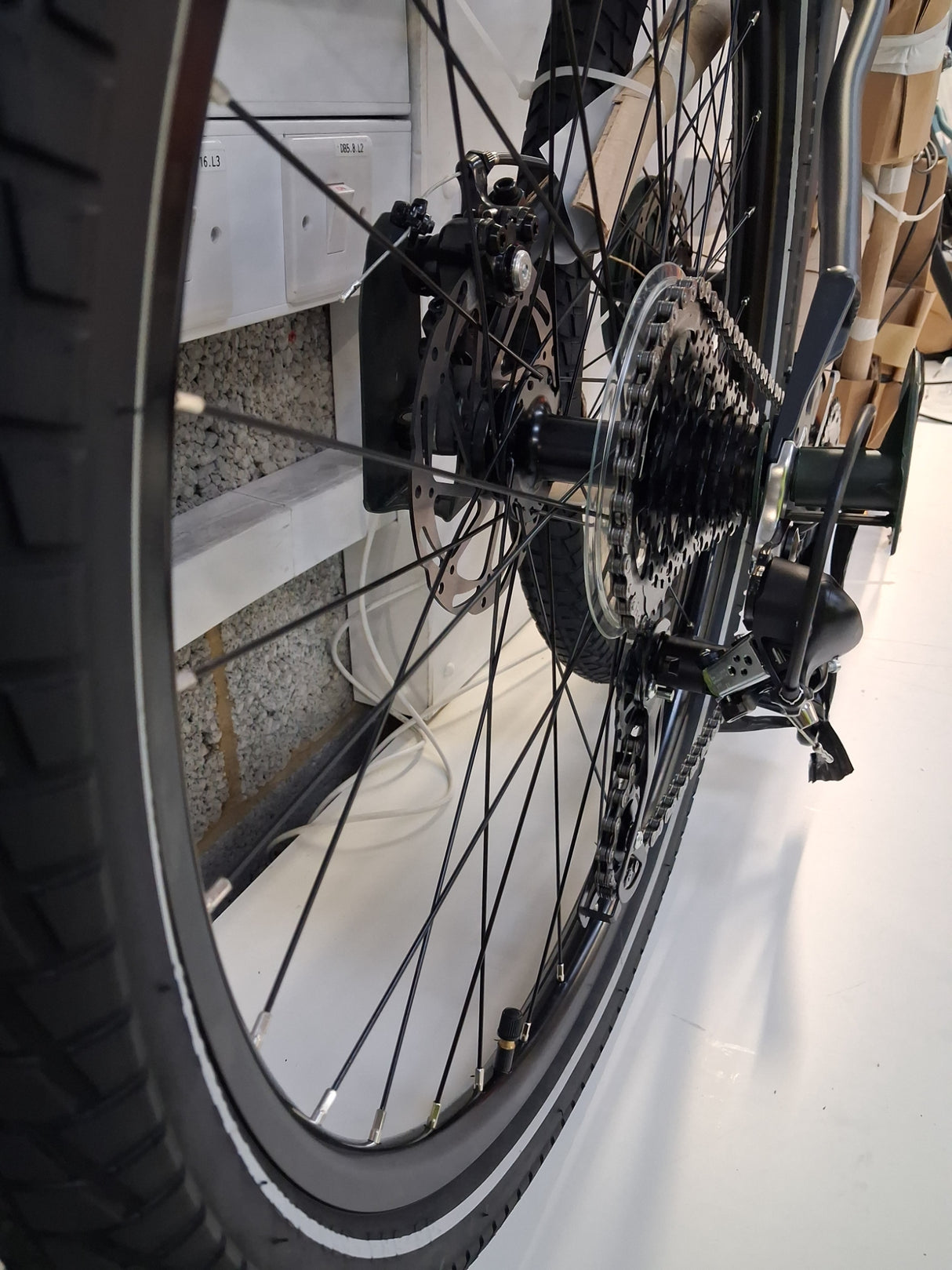 Carrera Subway 1 Mens 16 Speed Disc Brakes Hybrid Bike - Grey - Medium 18''