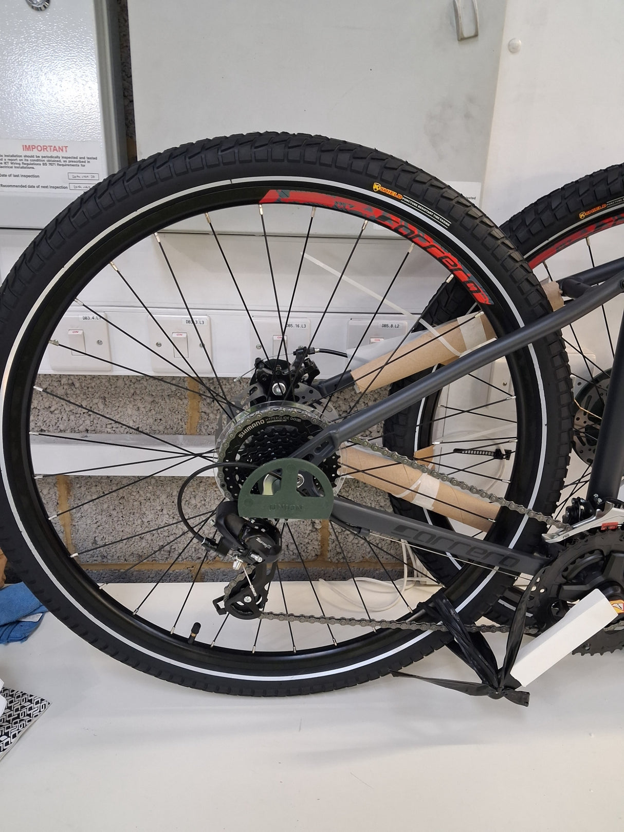 Carrera Subway 1 Mens 16 Speed Disc Brakes Hybrid Bike - Grey - Medium 18''