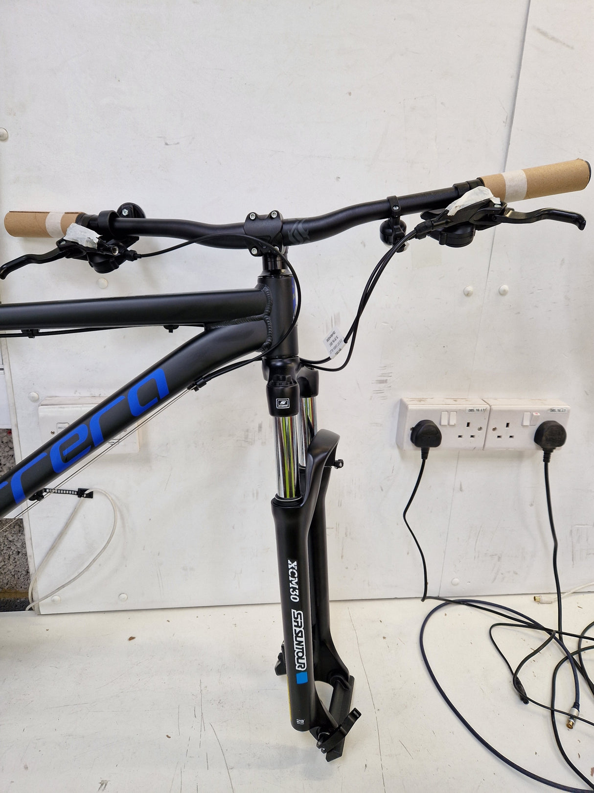 Carrera Hellcat 8-Speed Men's Mountain Bike 29" Wheels - Medium 18" - Black
