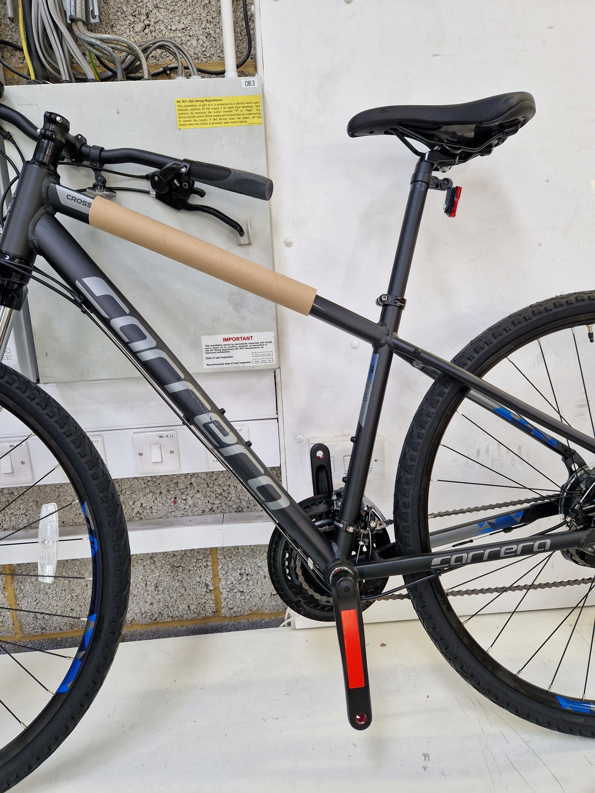 Carrera Crossfire 2 Men's 8-Speed 700c Wheel Hybrid Bike - Black Small 17''