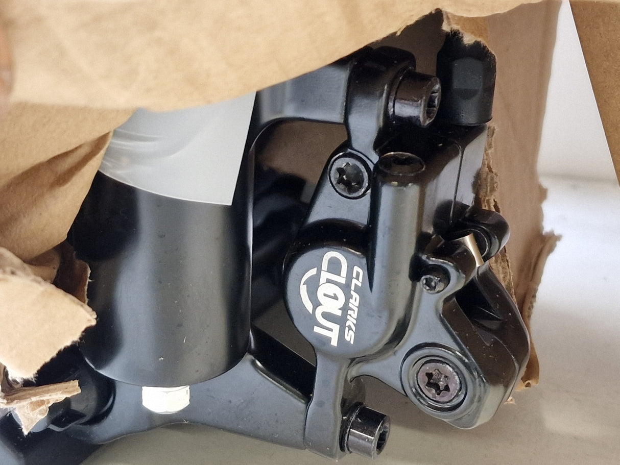 Carrera Hellcat Mens 16-Speed Hydraulic Brakes Mountain Bike ~ Black - L