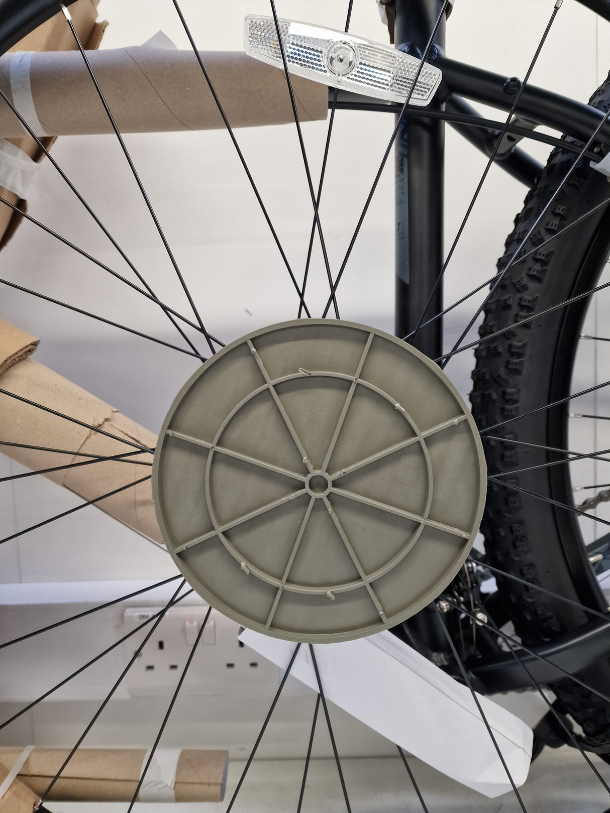 Carrera Hellcat Mens 16-Speed Hydraulic Brakes Mountain Bike ~ Black - L