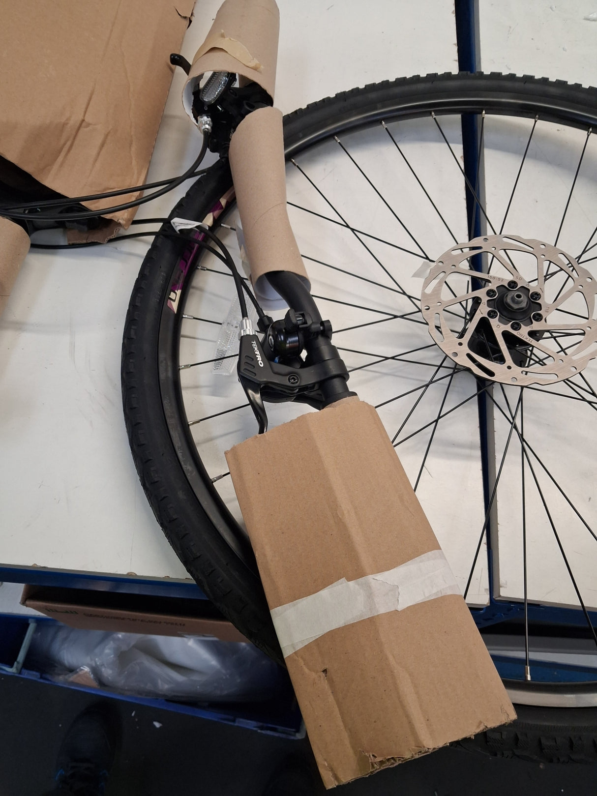 Carrera Endeavour Womens 18-Speed Hybrid Bike - Metallic Purple - Medium