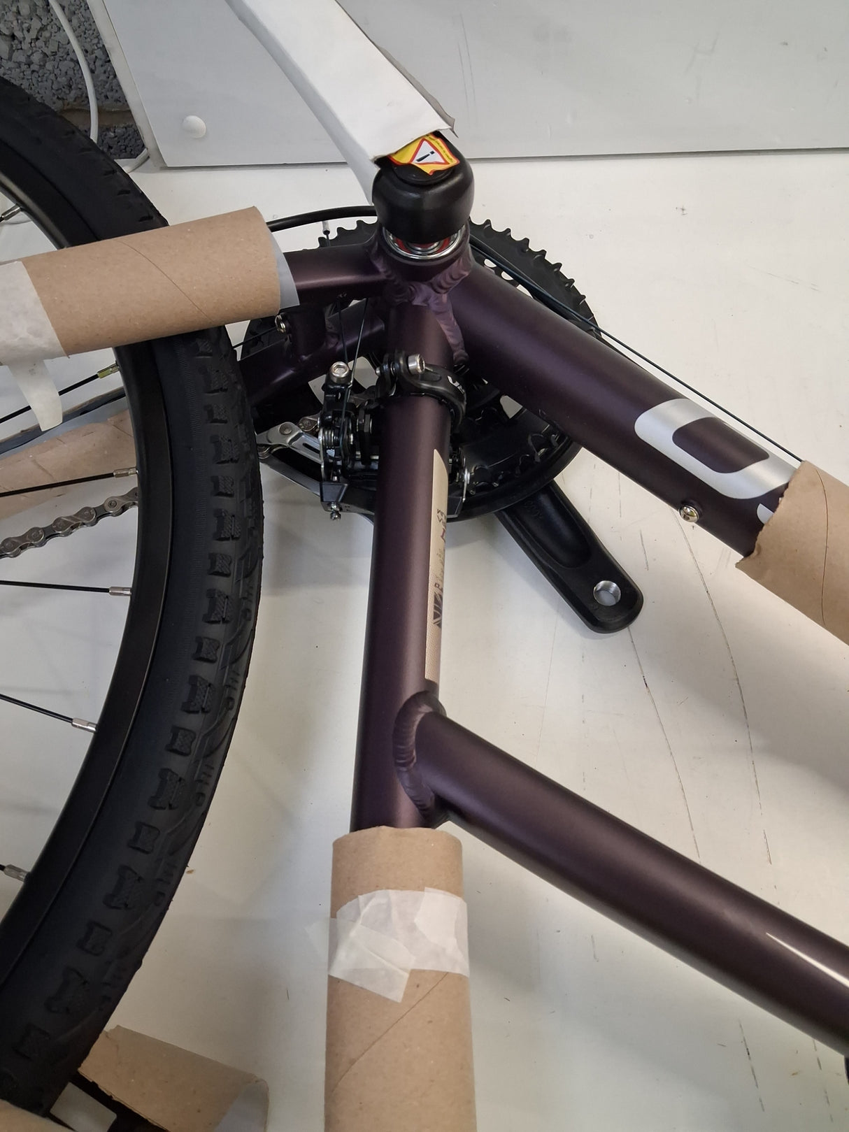 Carrera Endeavour Womens 18-Speed Hybrid Bike - Metallic Purple - Medium