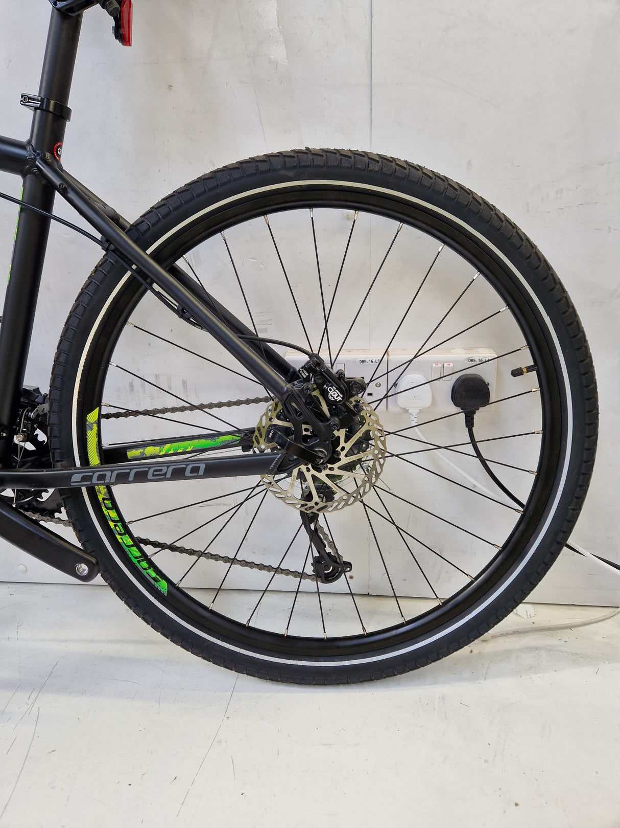 Carrera Subway 2 Men's 18 Speed Disc Brakes Hybrid Bike - 19" Medium - Black