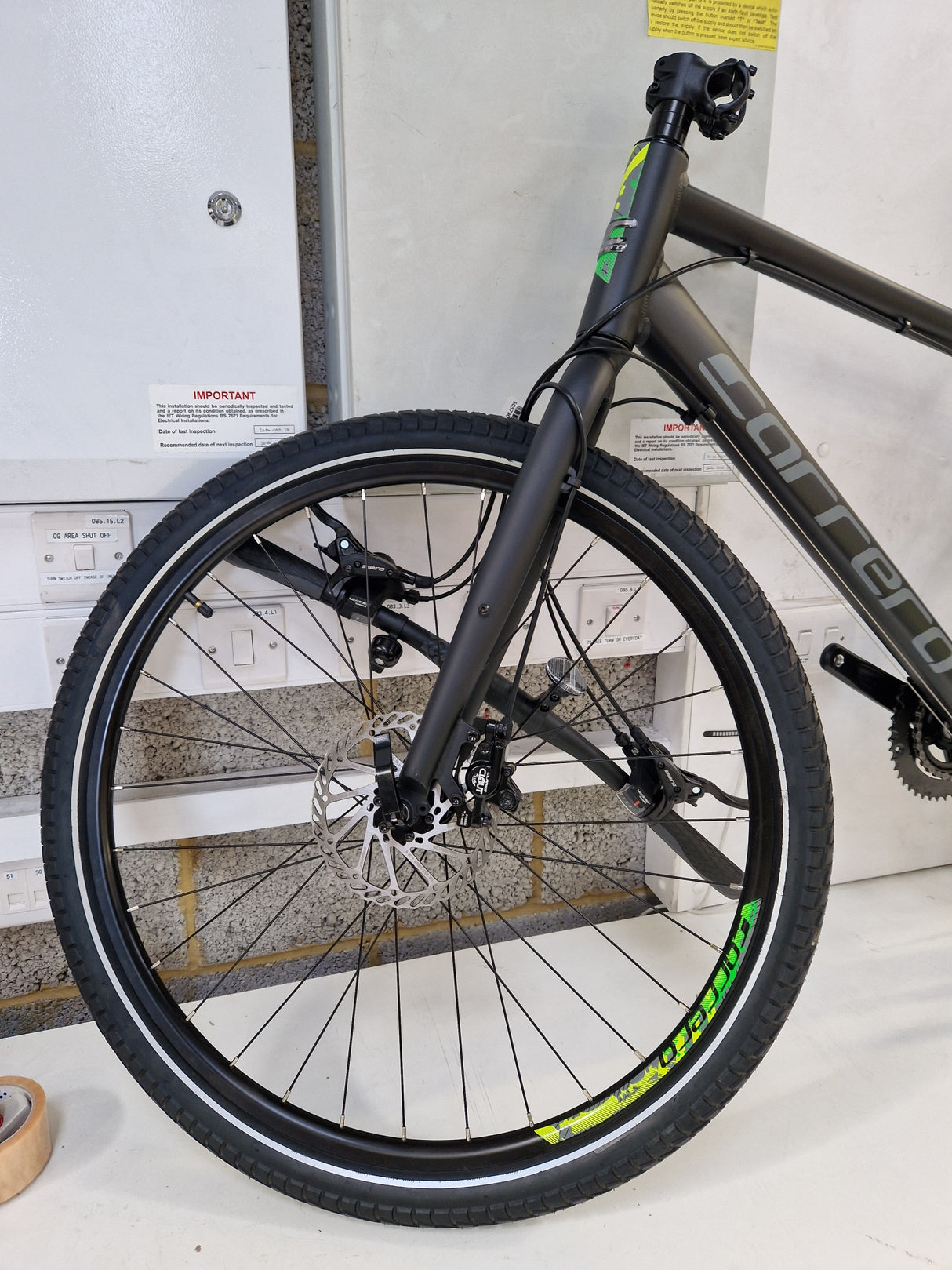 Carrera Subway 2 Men's 18 Speed Disc Brakes Hybrid Bike - 19" Medium - Black