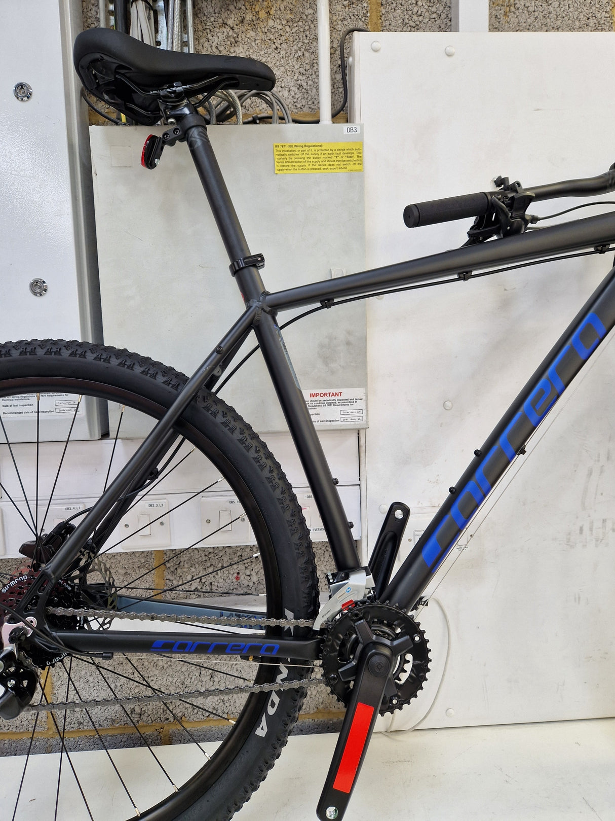 Carrera Hellcat Men's 16-Speed Disc Brake Mountain Bike - X Large - Black