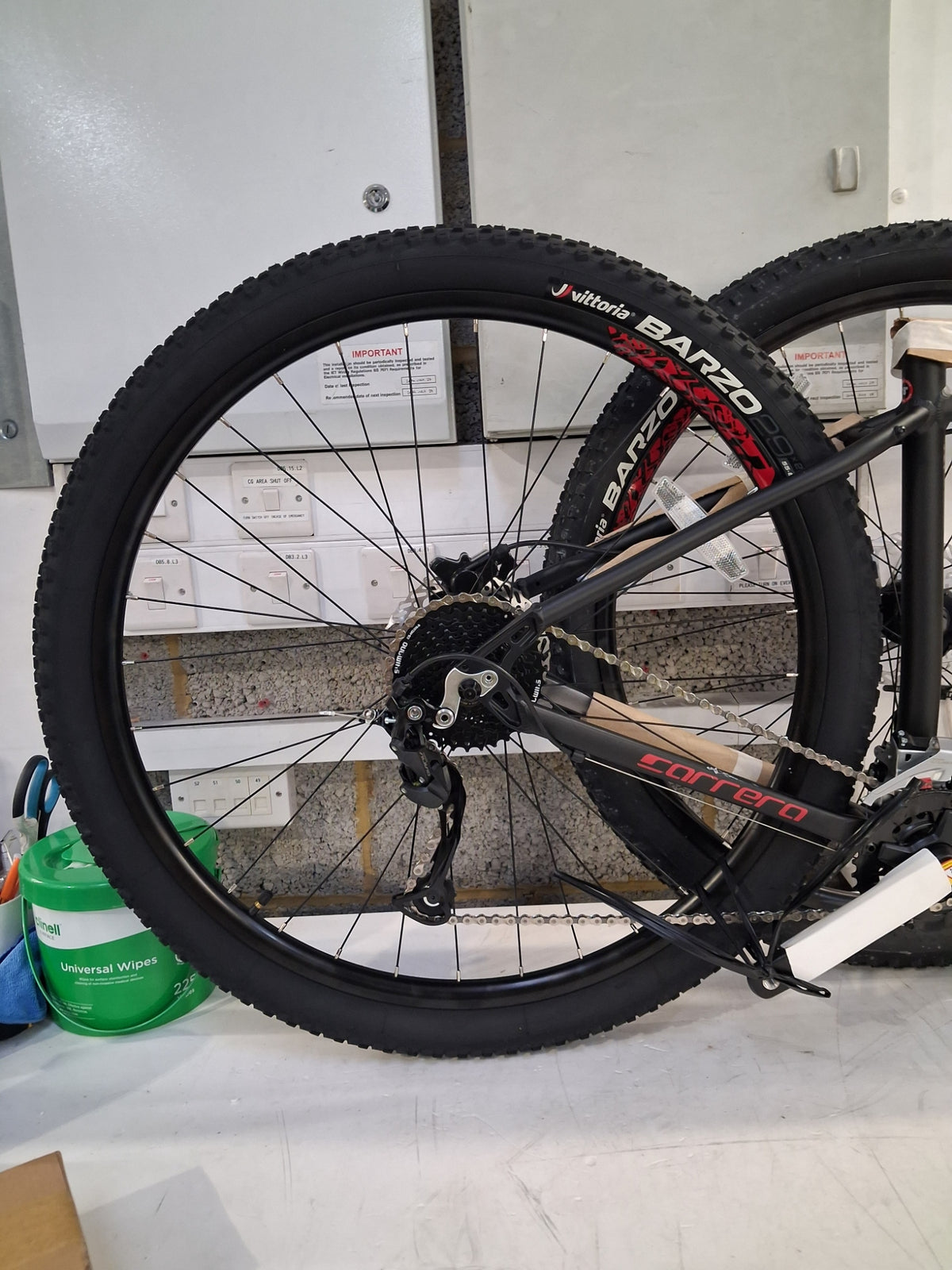 Carrera Hustle 18-Speed 27.5" Wheels Men's Mountain Bike Medium - Black/Red