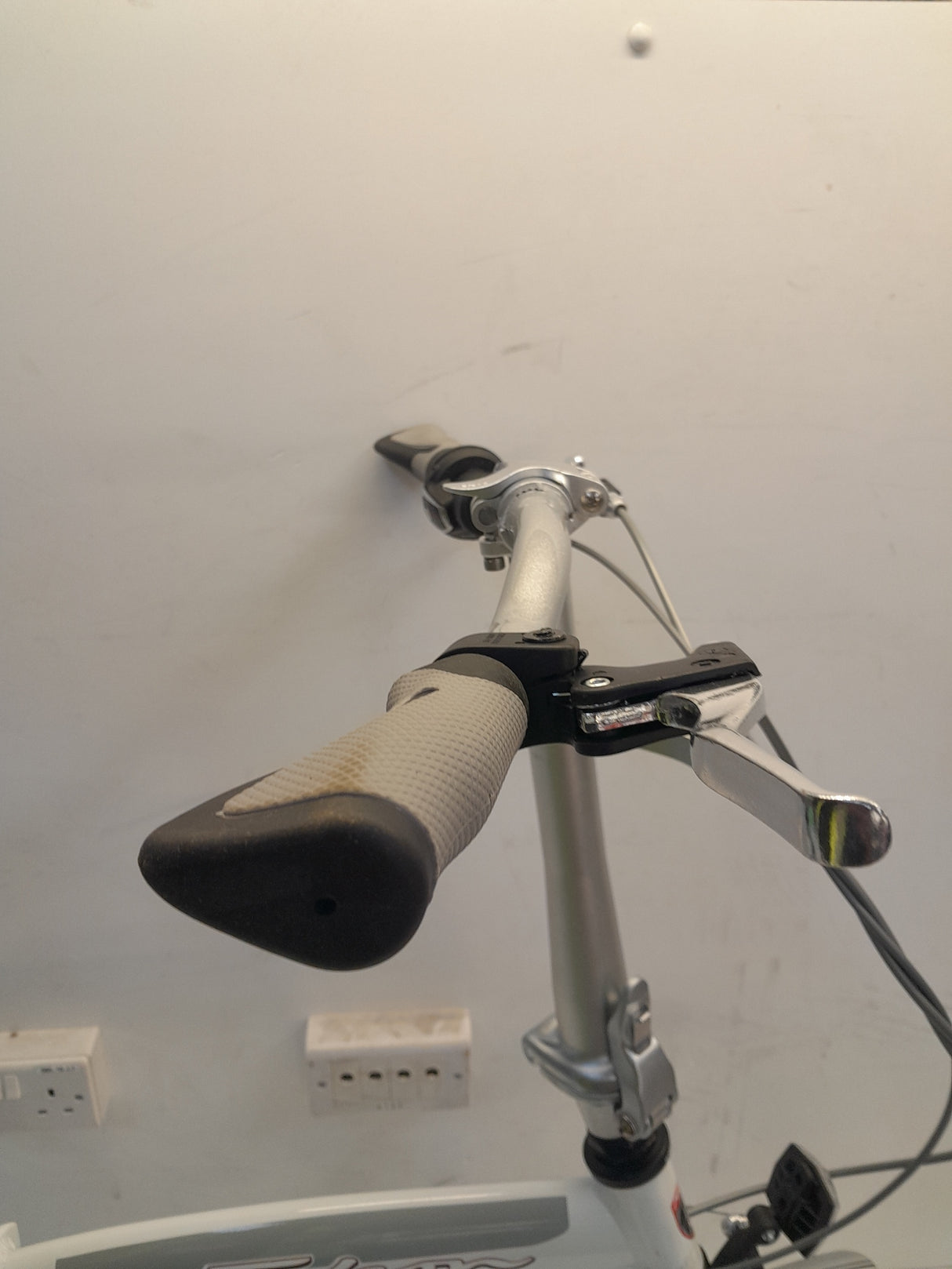 Falcon Go-to Unisex 20" Wheel 7-Speed Compact Alloy Folding Bike - White