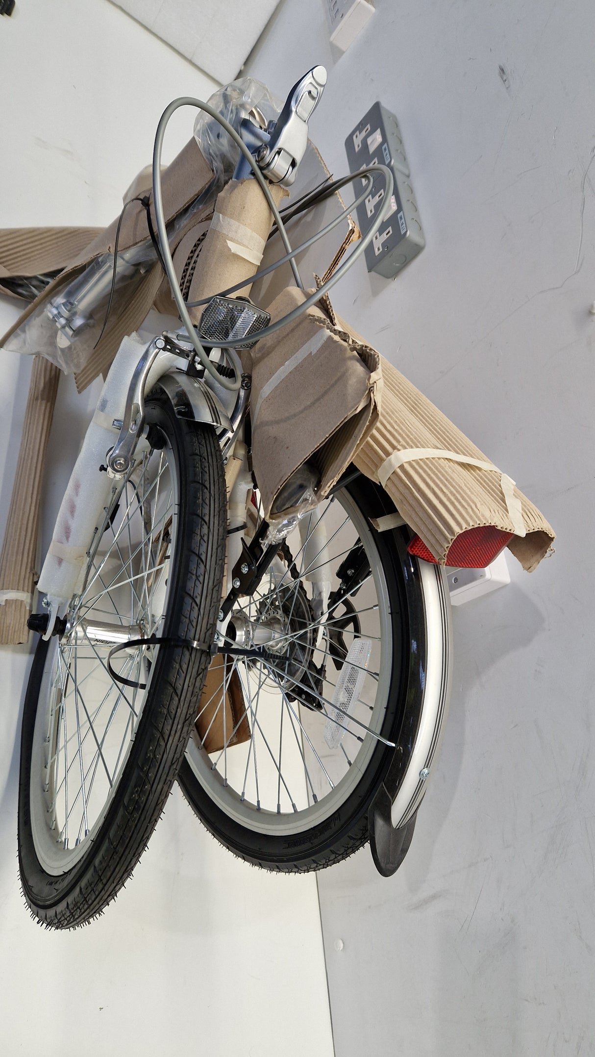 Falcon Go-to Unisex 20" Wheel 7-Speed Compact Alloy Folding Bike - White