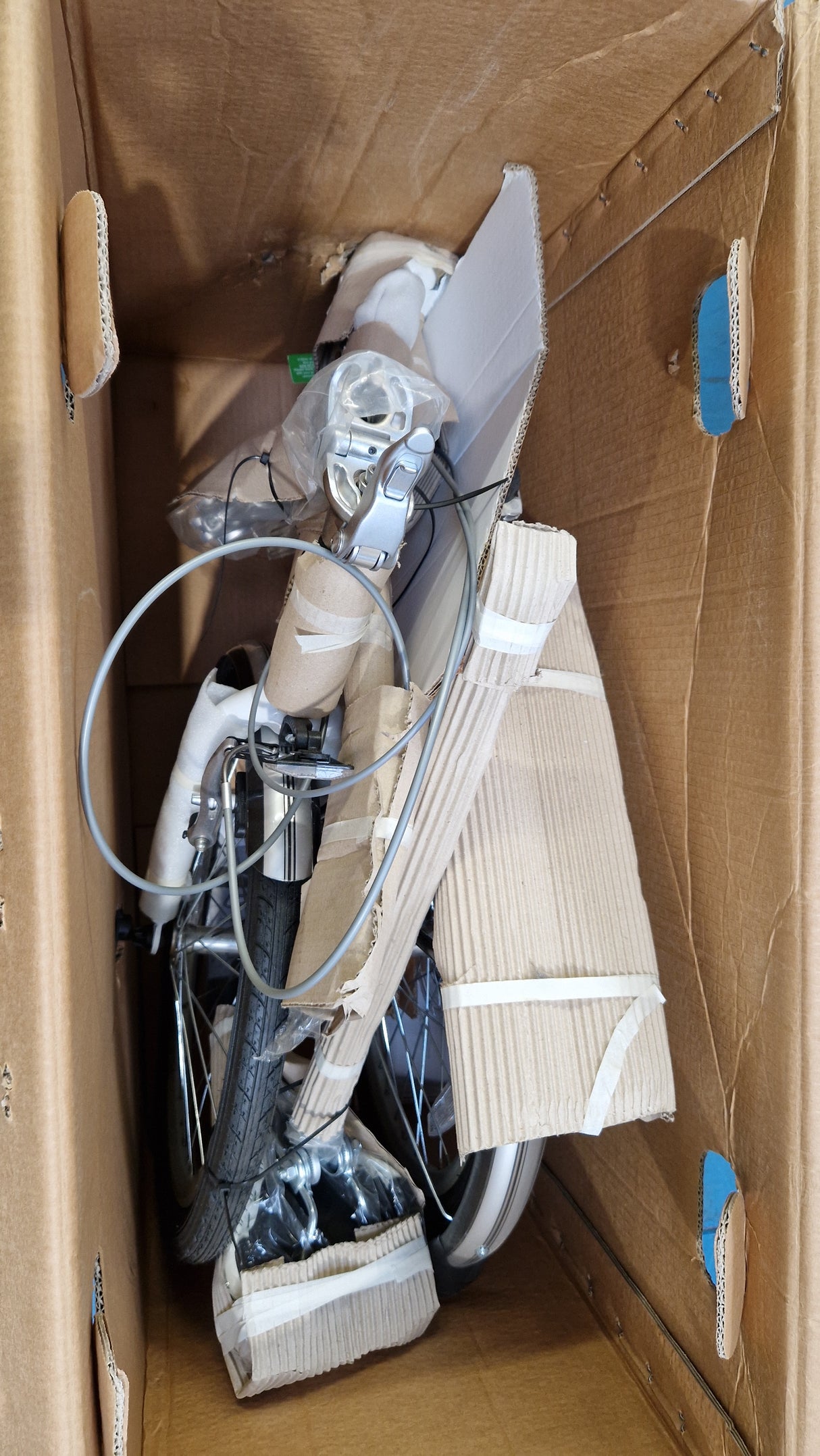 Falcon Go-to Unisex 20" Wheel 7-Speed Compact Alloy Folding Bike - White