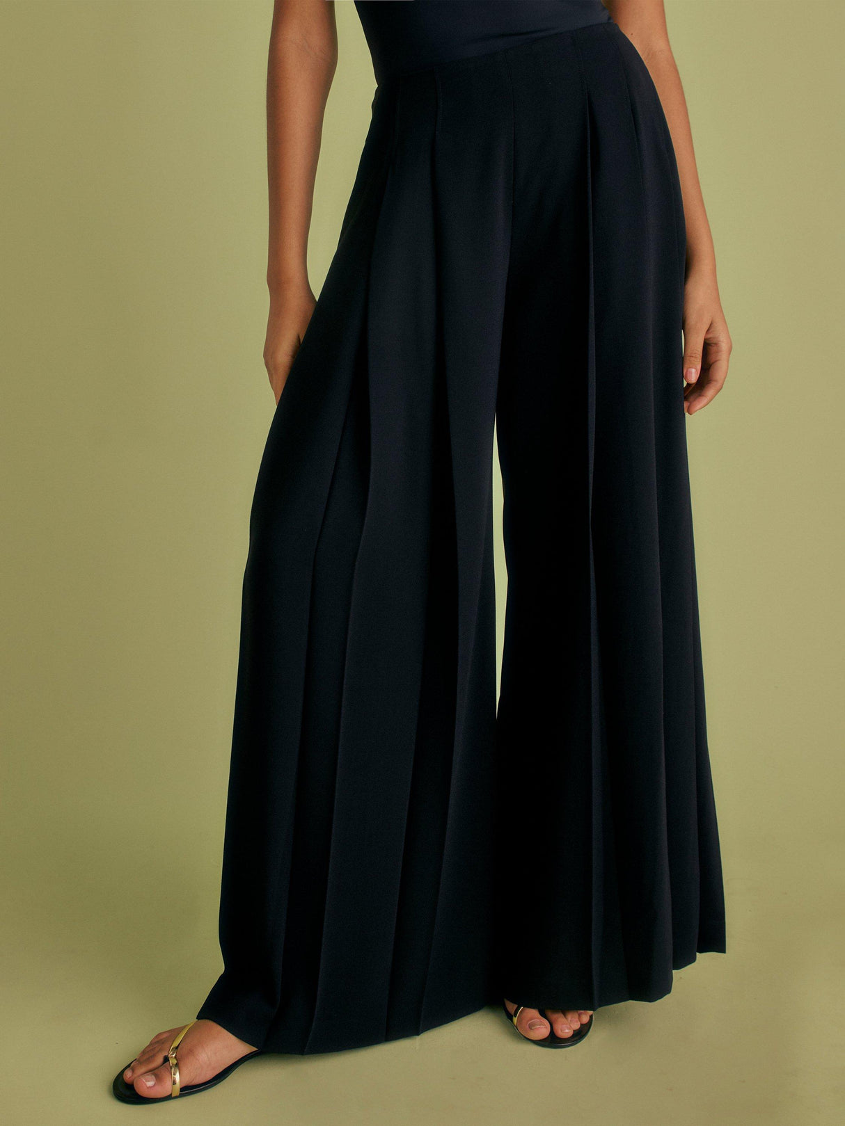 FLORERE Women's Deep Pleat High Rise Wide Leg Trousers - Black - UK 10