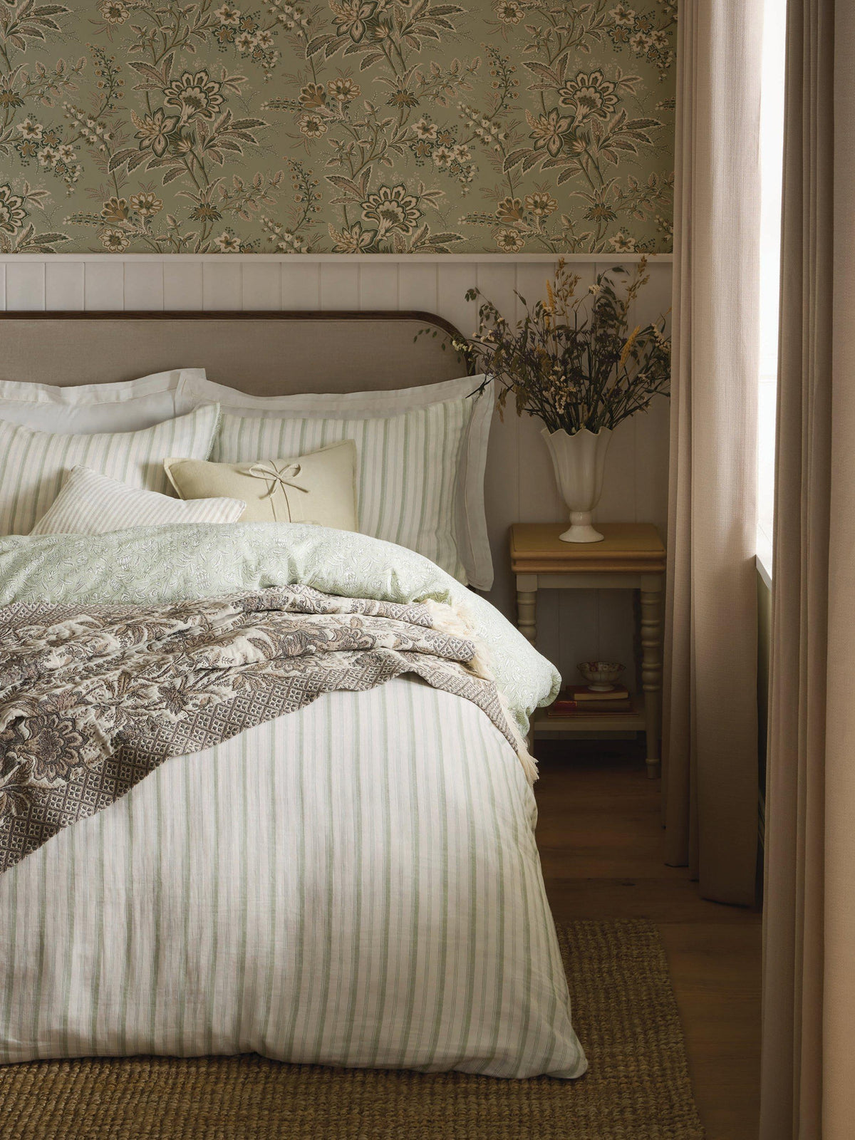 Laura Ashley Elmdon Reversible Duvet Cover Set - Super King 260 x 220cm Sage