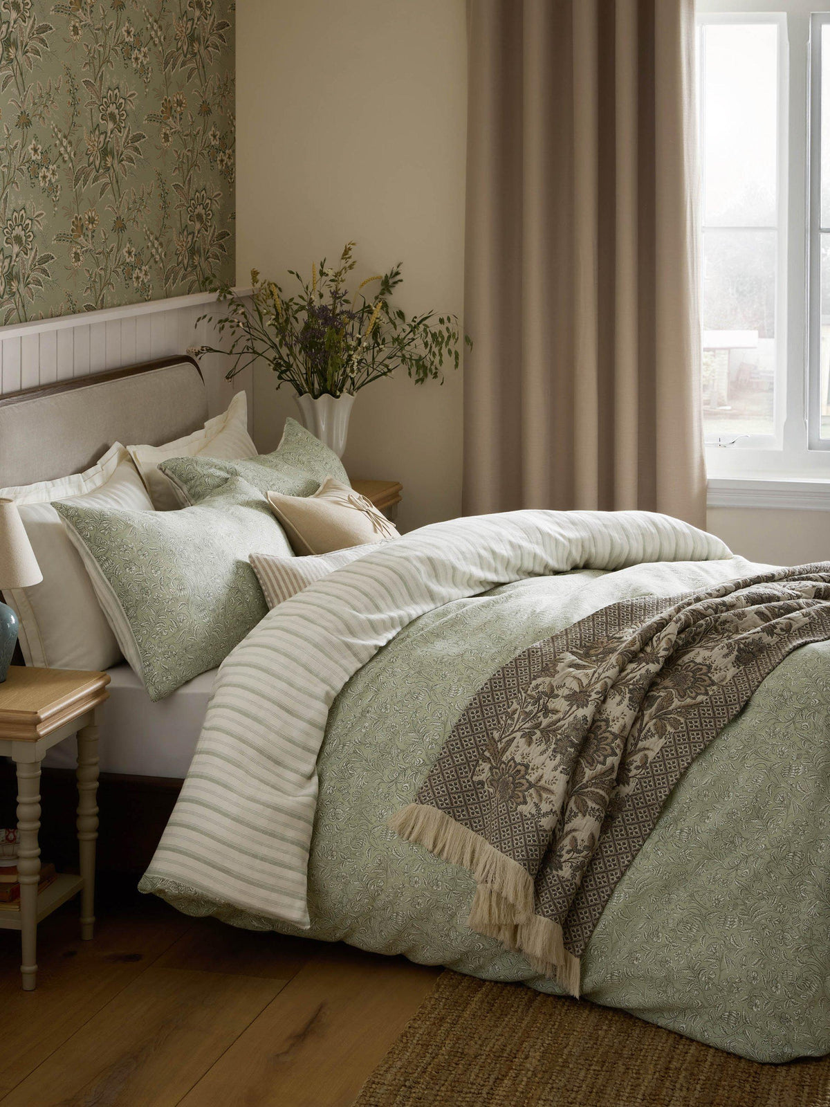 Laura Ashley Elmdon Reversible Duvet Cover Set - Super King 260 x 220cm Sage