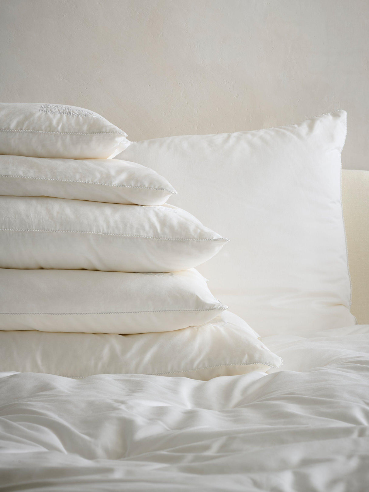 Gingerlily Silk Blend Soft Standard Pillow - Mulberry Silk Luxury - White