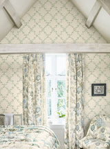 Colefax and Fowler 07706/02 Leaf Trellis Wallpaper L10m x W52cm - Pale Green