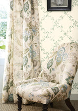 Colefax and Fowler 07706/02 Leaf Trellis Wallpaper L10m x W52cm - Pale Green