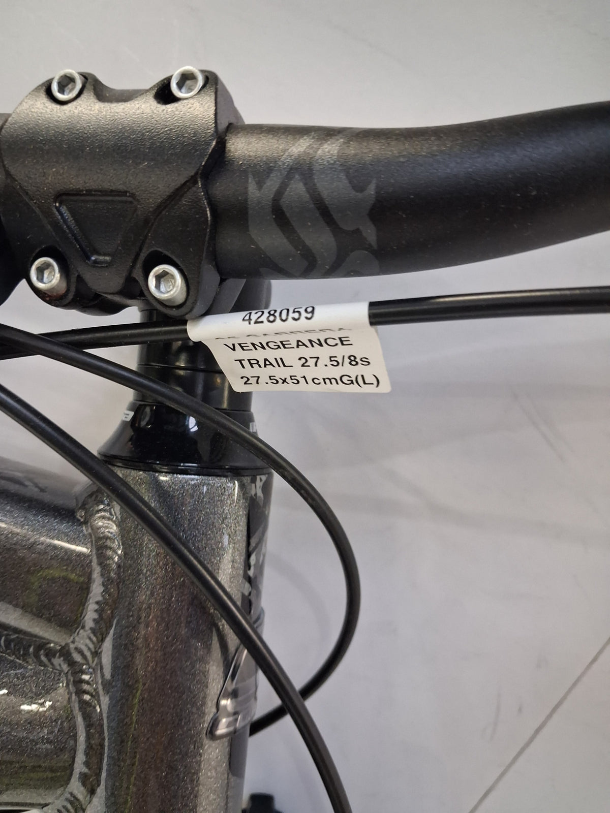 Carrera Vengeance Trail 8-Speed MTB 27.5in Mountain Bike - 20in Large - Grey
