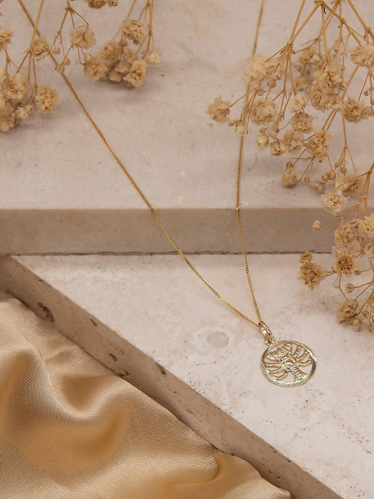 IBB Women's 9ct Yellow Gold Zodiac Chain Pendant Necklace - Cancer Star Sign