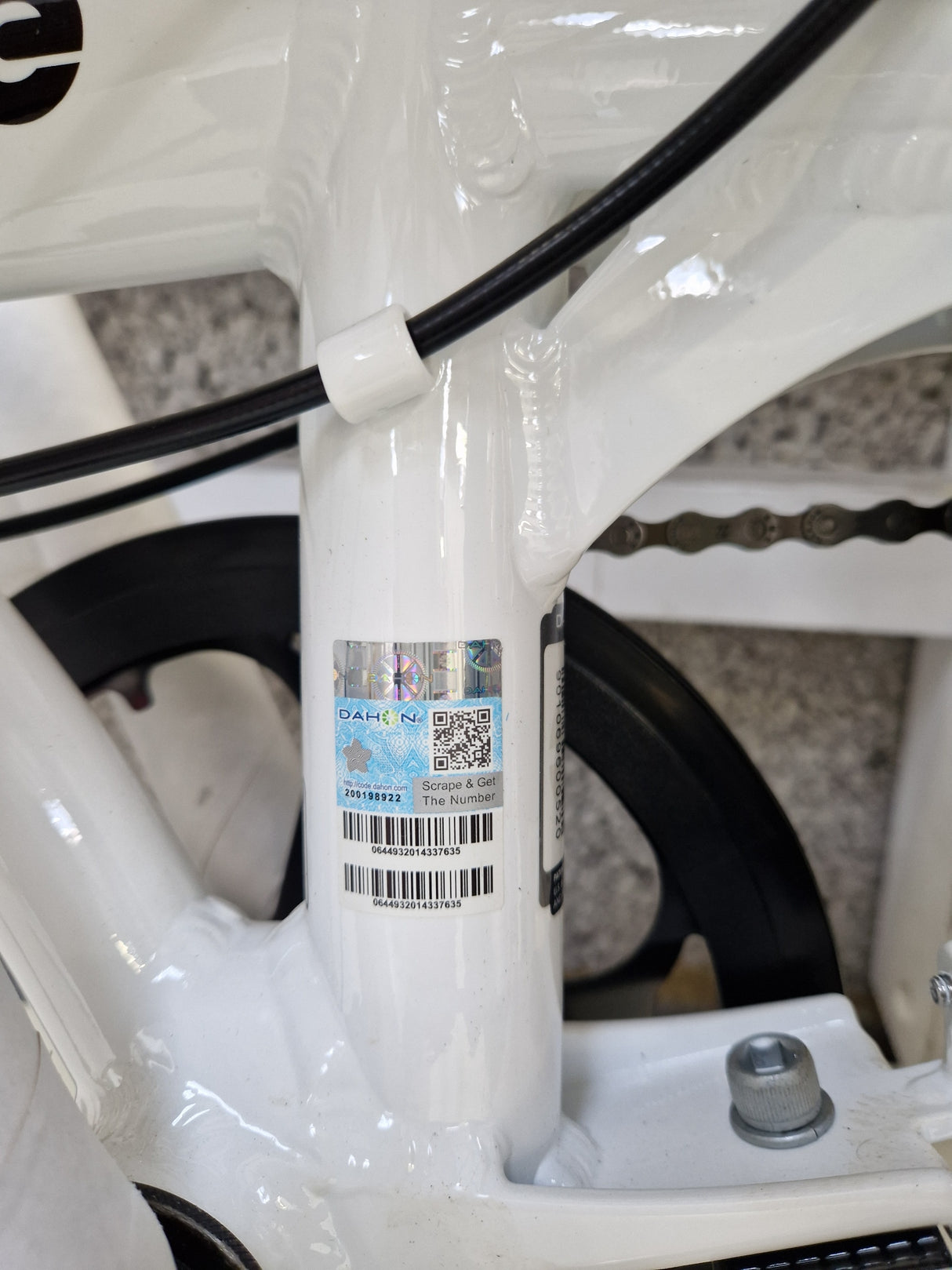 Dahon VYBE D7 Unisex 20" Wheel Compact 12kg 7-Speed Folding Bike Alloy White