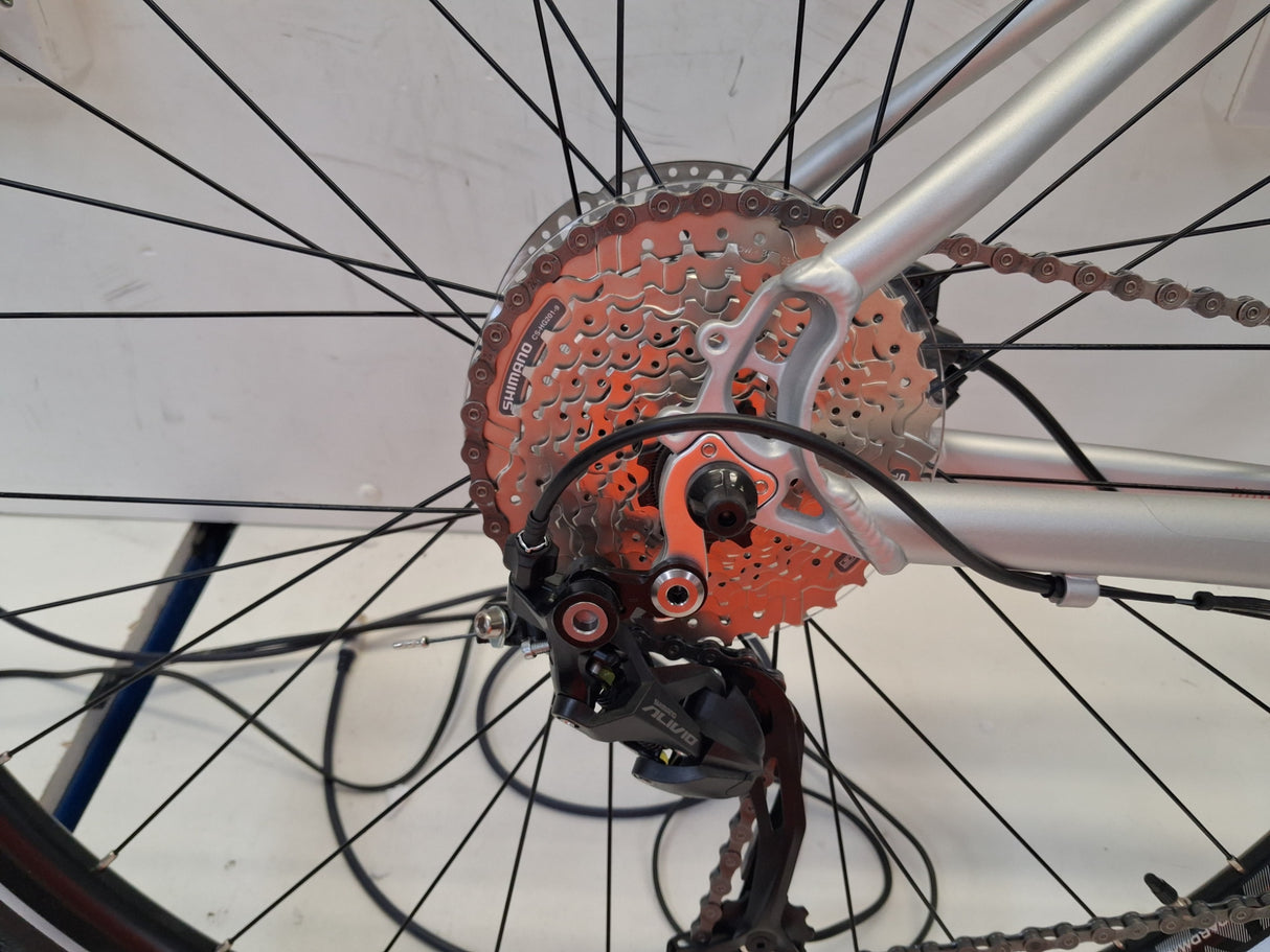 Boardman HYB 8.6 Mens 18-Speed Hydraulic Brakes Hybrid Bike - Silver - Small