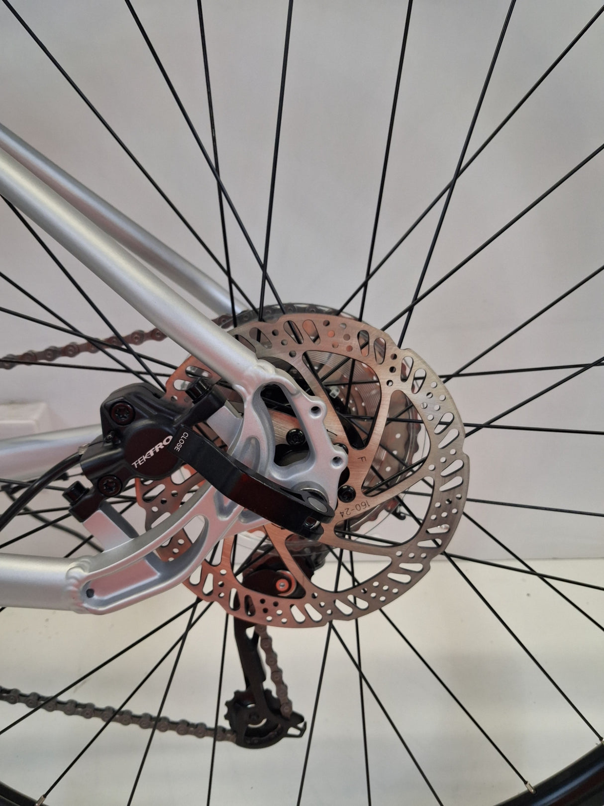 Boardman HYB 8.6 Mens 18-Speed Hydraulic Brakes Hybrid Bike - Silver - Small