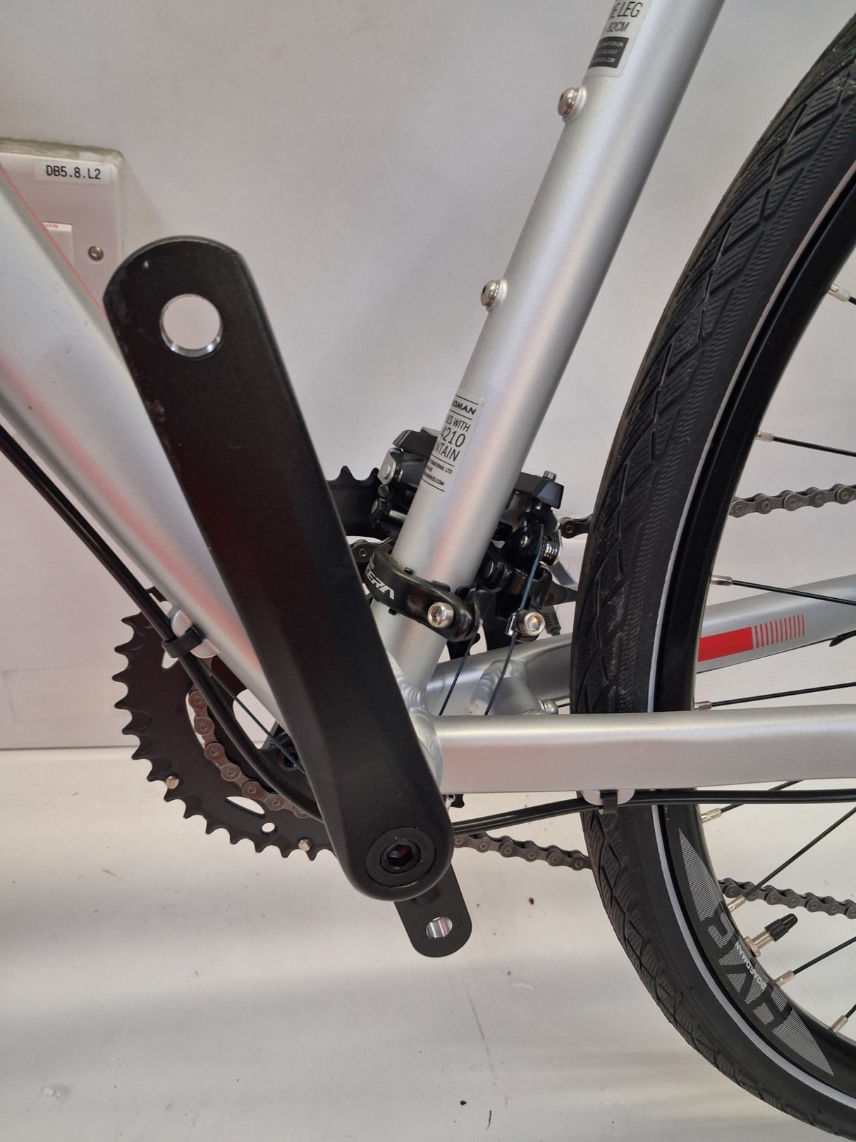 Boardman HYB 8.6 Mens 18-Speed Hydraulic Brakes Hybrid Bike - Silver - Small