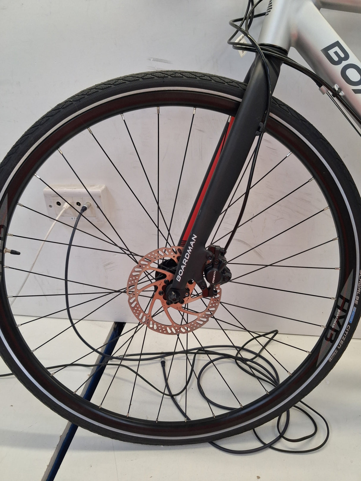 Boardman HYB 8.6 Mens 18-Speed Hydraulic Brakes Hybrid Bike - Silver - Small