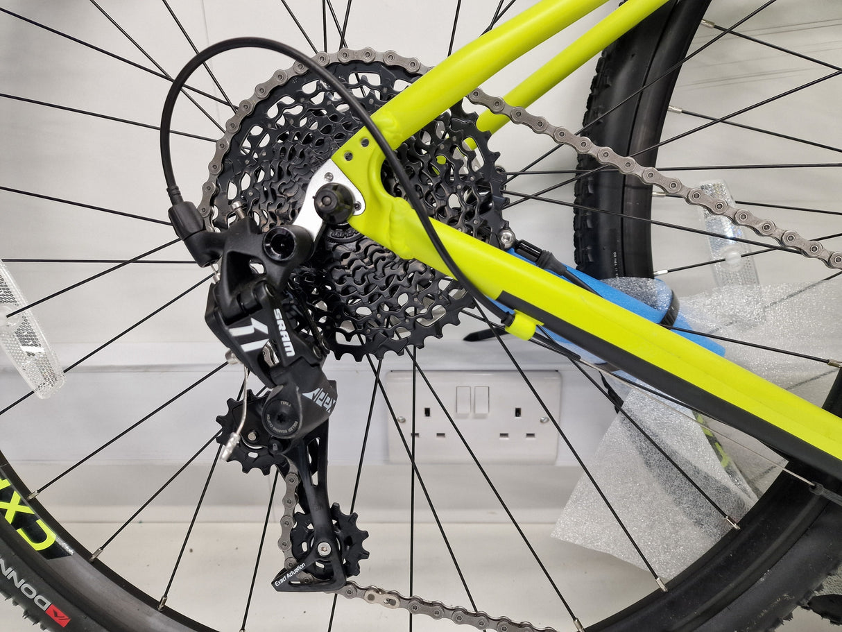 Boardman CXR 8.9 Disc Brakes 11-Speed Mens Road Bike - Medium - Lime Green