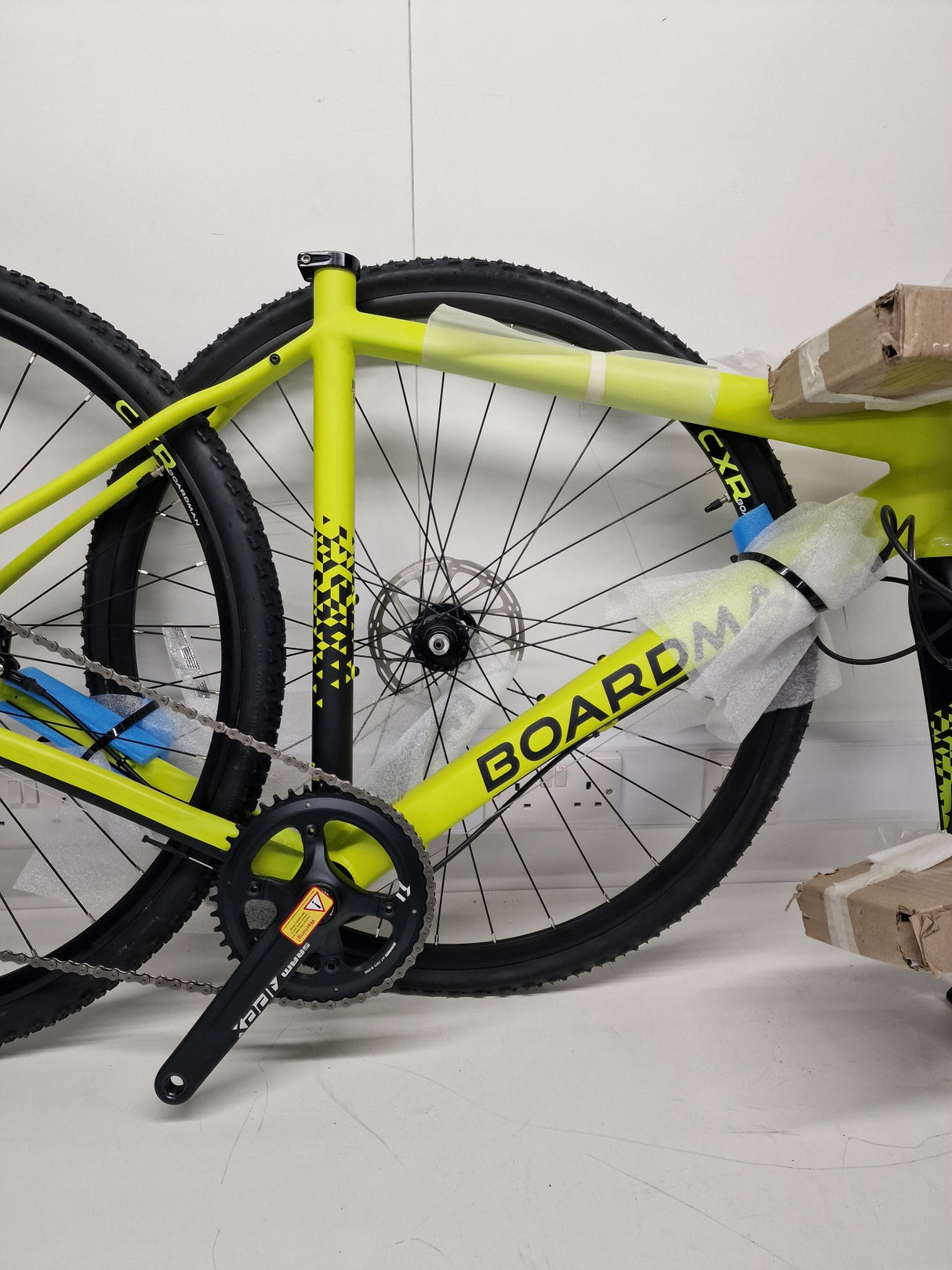 Boardman CXR 8.9 Disc Brakes 11-Speed Mens Road Bike - Medium - Lime Green