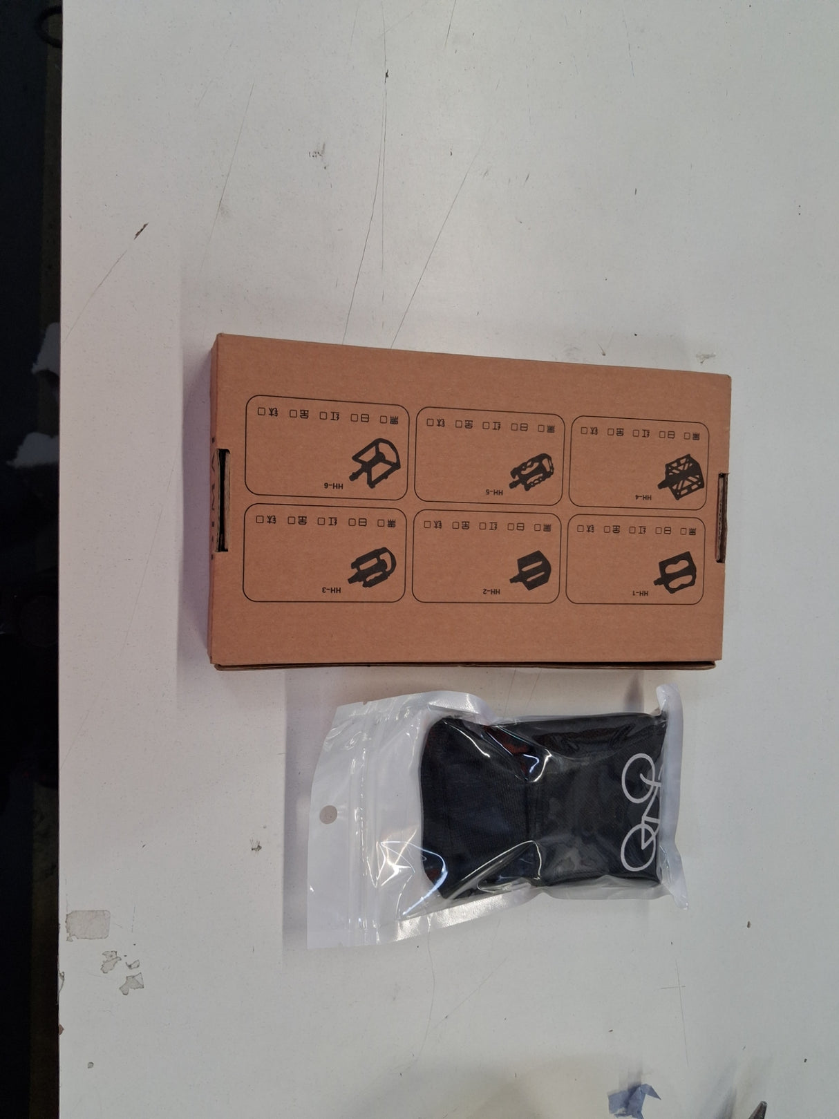 Carrera Hellcat Mens 16 Speed Hydraulic Disc Mountain Bike - Black - 20'' L