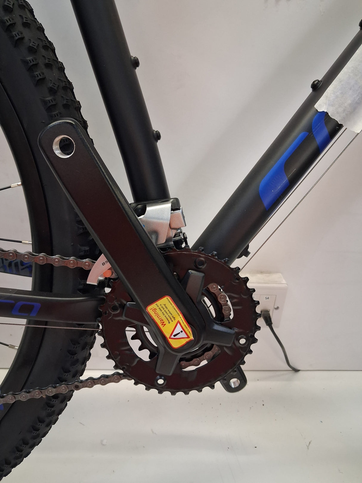 Carrera Hellcat Mens 16 Speed Hydraulic Disc Mountain Bike - Black - 20'' L