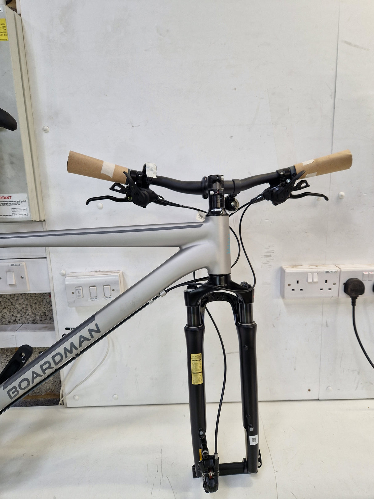 Boardman MTX 8.8 Women's 20-Speed Lightweight Hybrid Bike - Medium - Grey