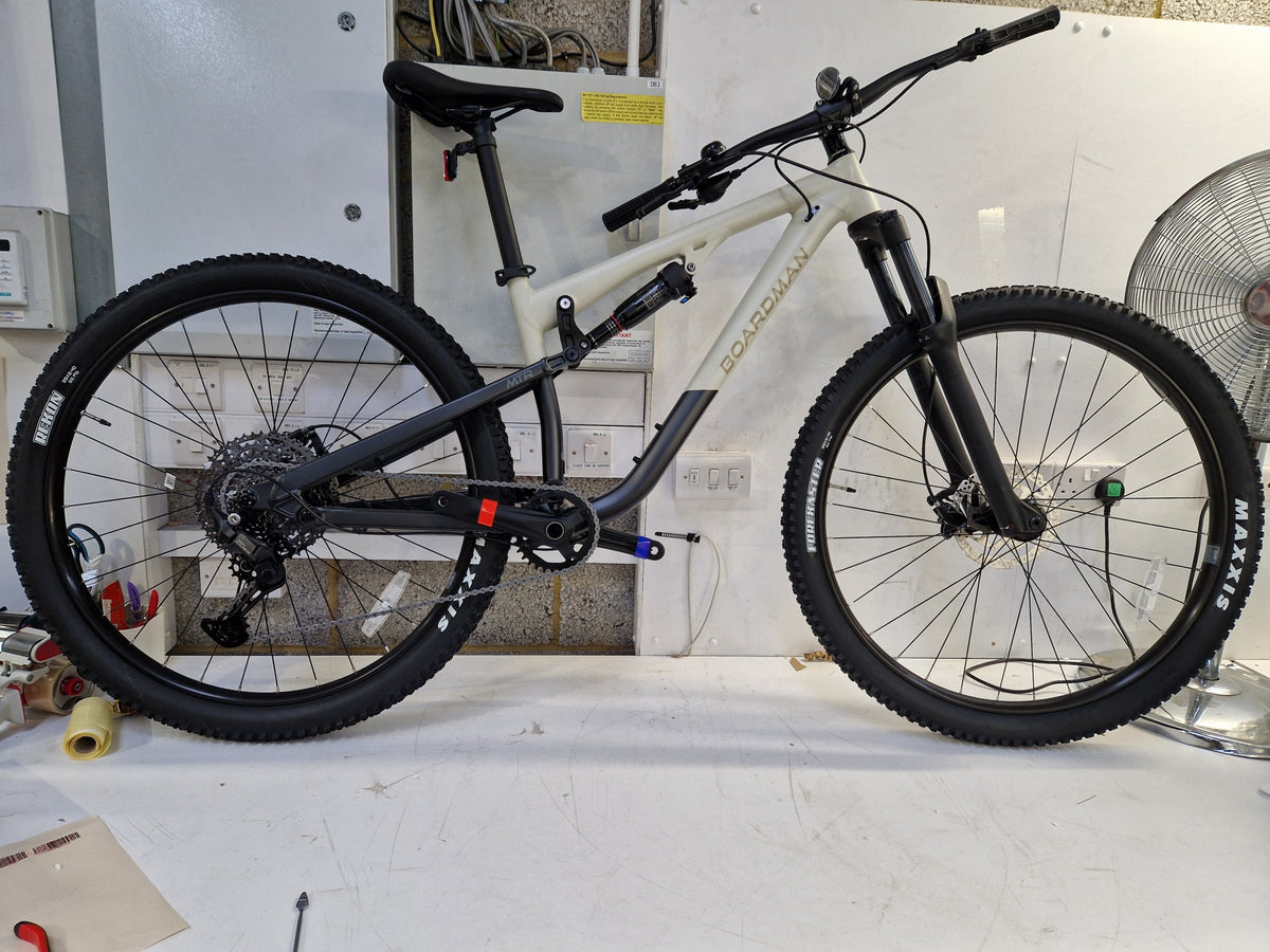 Boardman MTR 8.8 Unisex Full Suspension 29in Mountain Bike Small Cream/Black