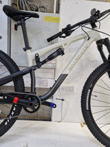 Boardman MTR 8.8 Unisex Full Suspension 29in Mountain Bike Small Cream/Black